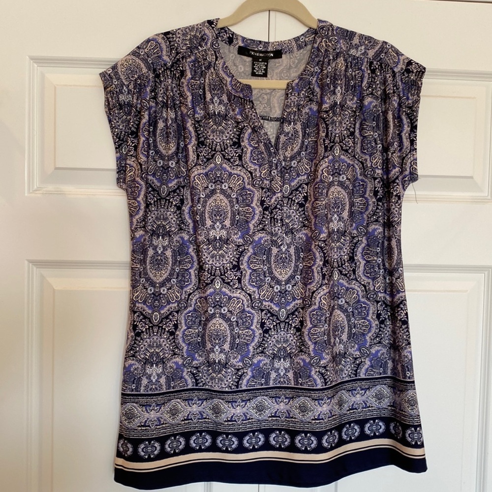 89th and Madison V-Neck Blouse Top - Size Medium - EUC‎